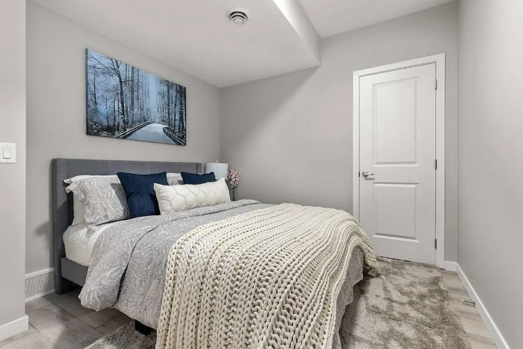بيت للعطل Brand New Luxury Walk-Out Suite - YYC