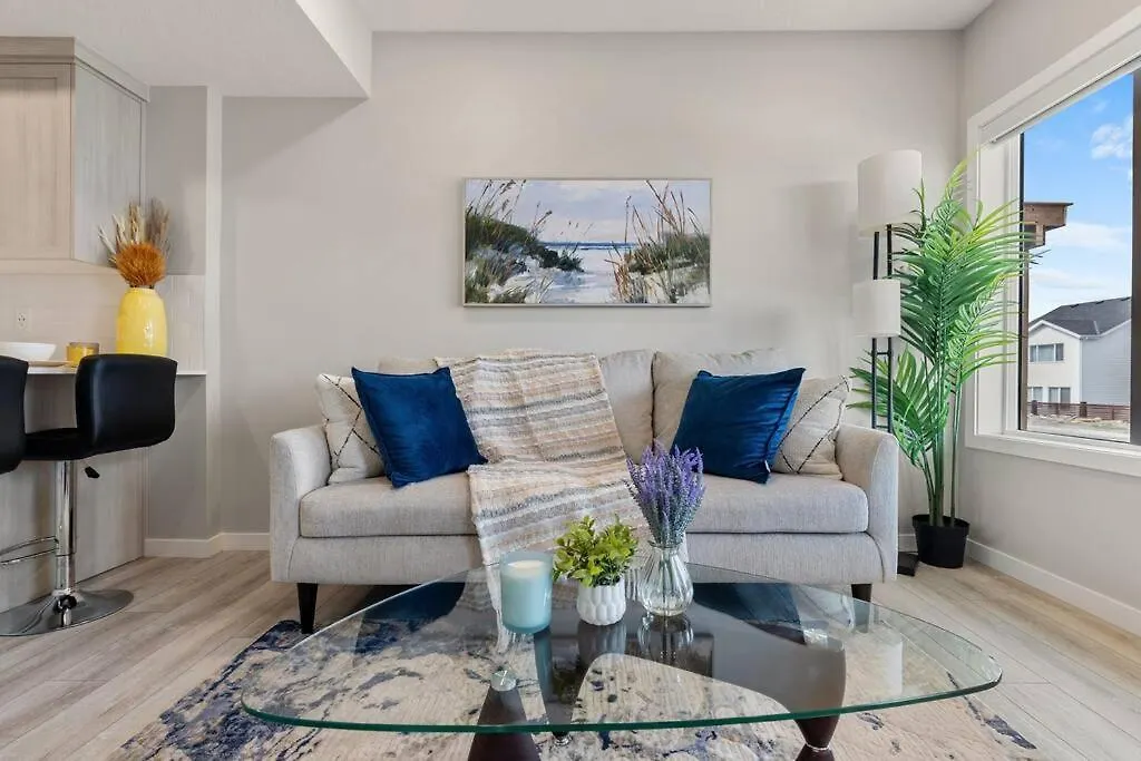 Brand New Luxury Walk-Out Suite - YYC بيت للعطل