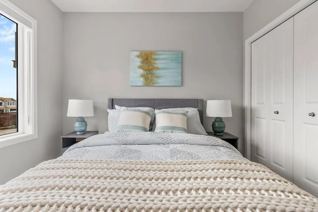 Brand New Luxury Walk-Out Suite - YYC